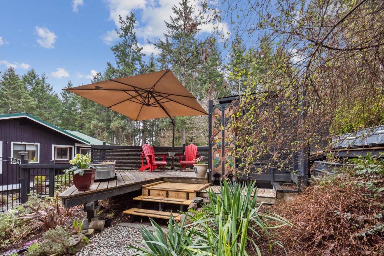 Salt Spring Carriage House B&B Ganges Extérieur photo
