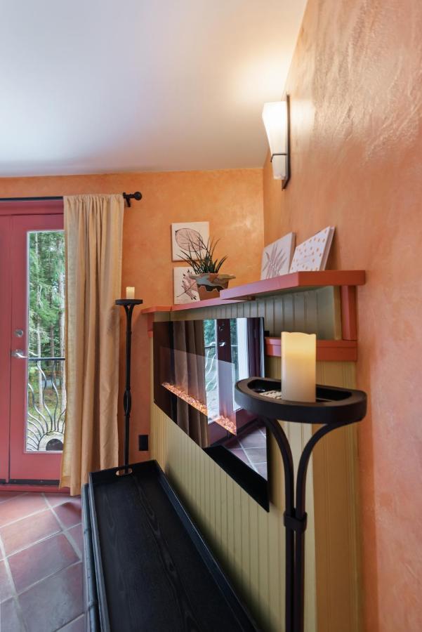 Salt Spring Carriage House B&B Ganges Extérieur photo