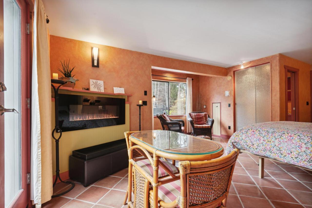 Salt Spring Carriage House B&B Ganges Extérieur photo