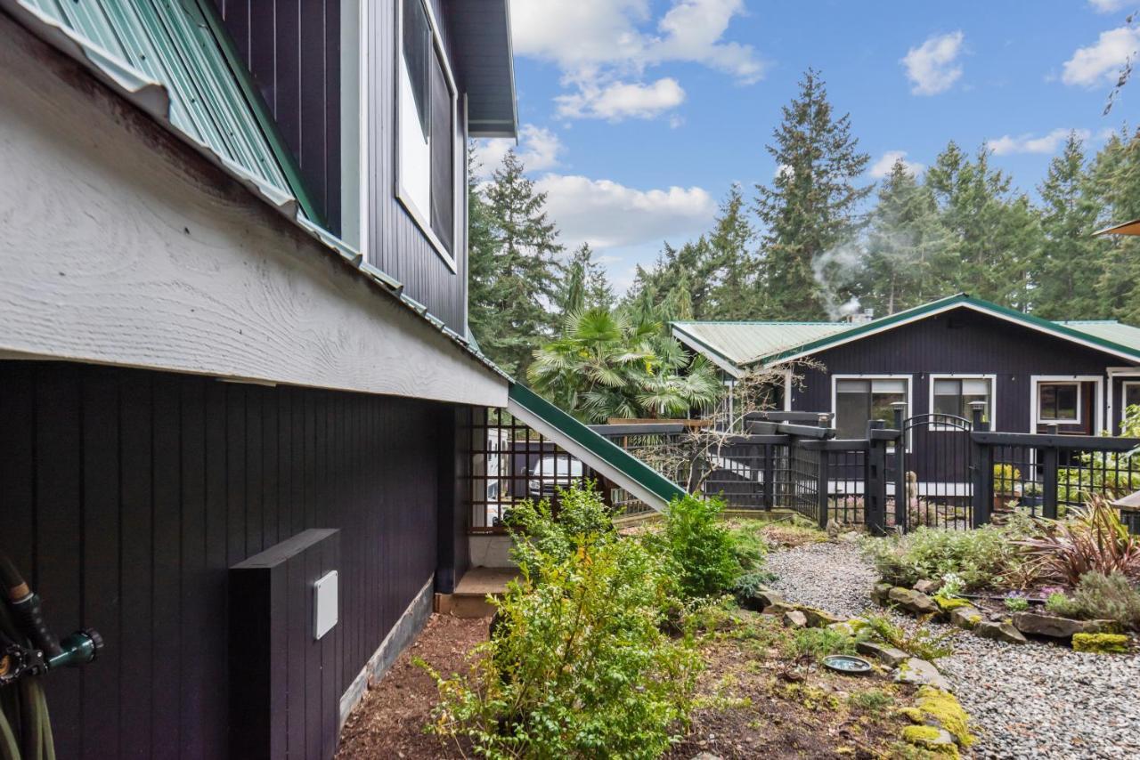 Salt Spring Carriage House B&B Ganges Extérieur photo