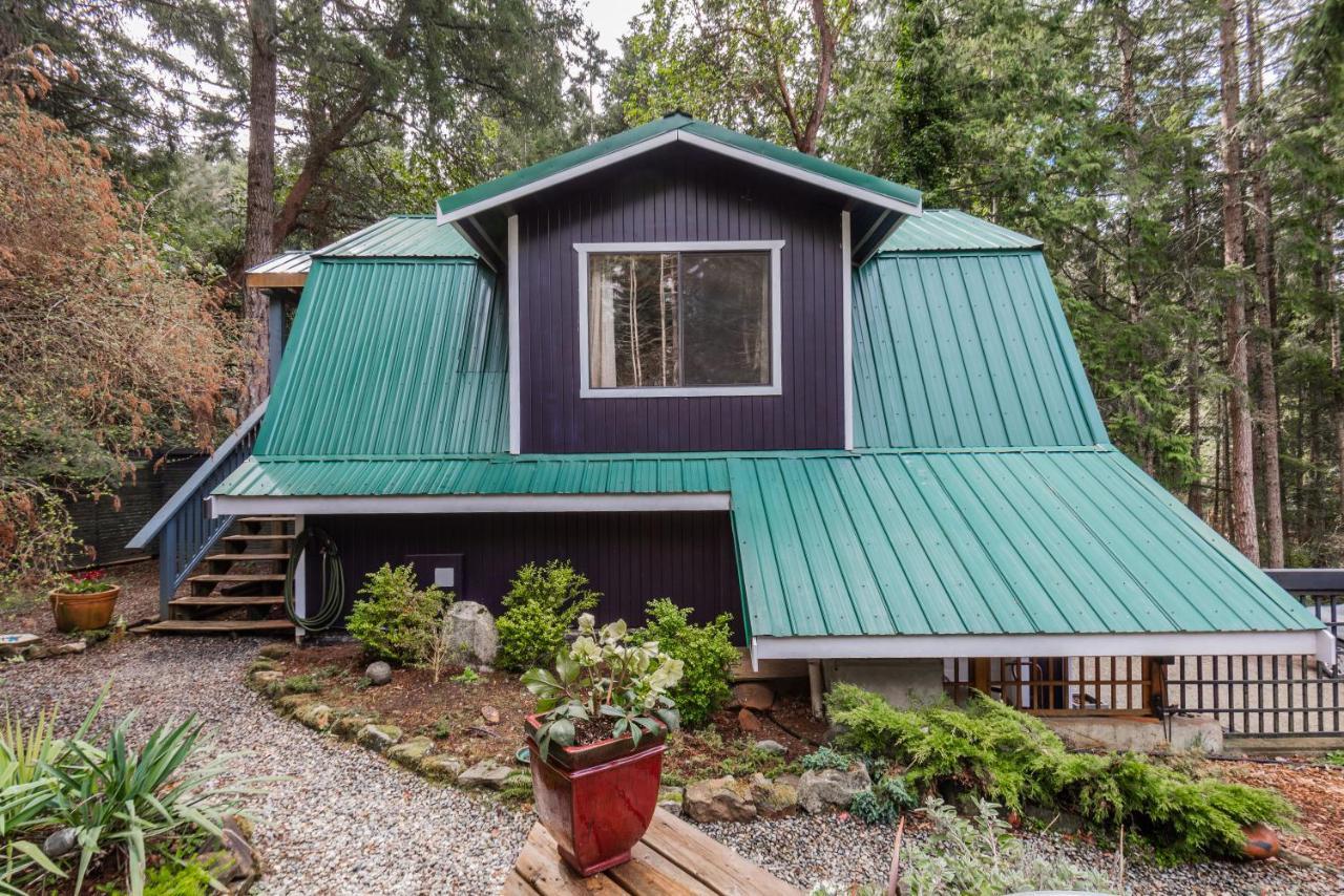 Salt Spring Carriage House B&B Ganges Extérieur photo